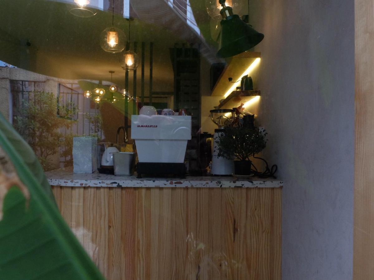 Хостел Half Coffee N Dorm Хошимін Екстер'єр фото